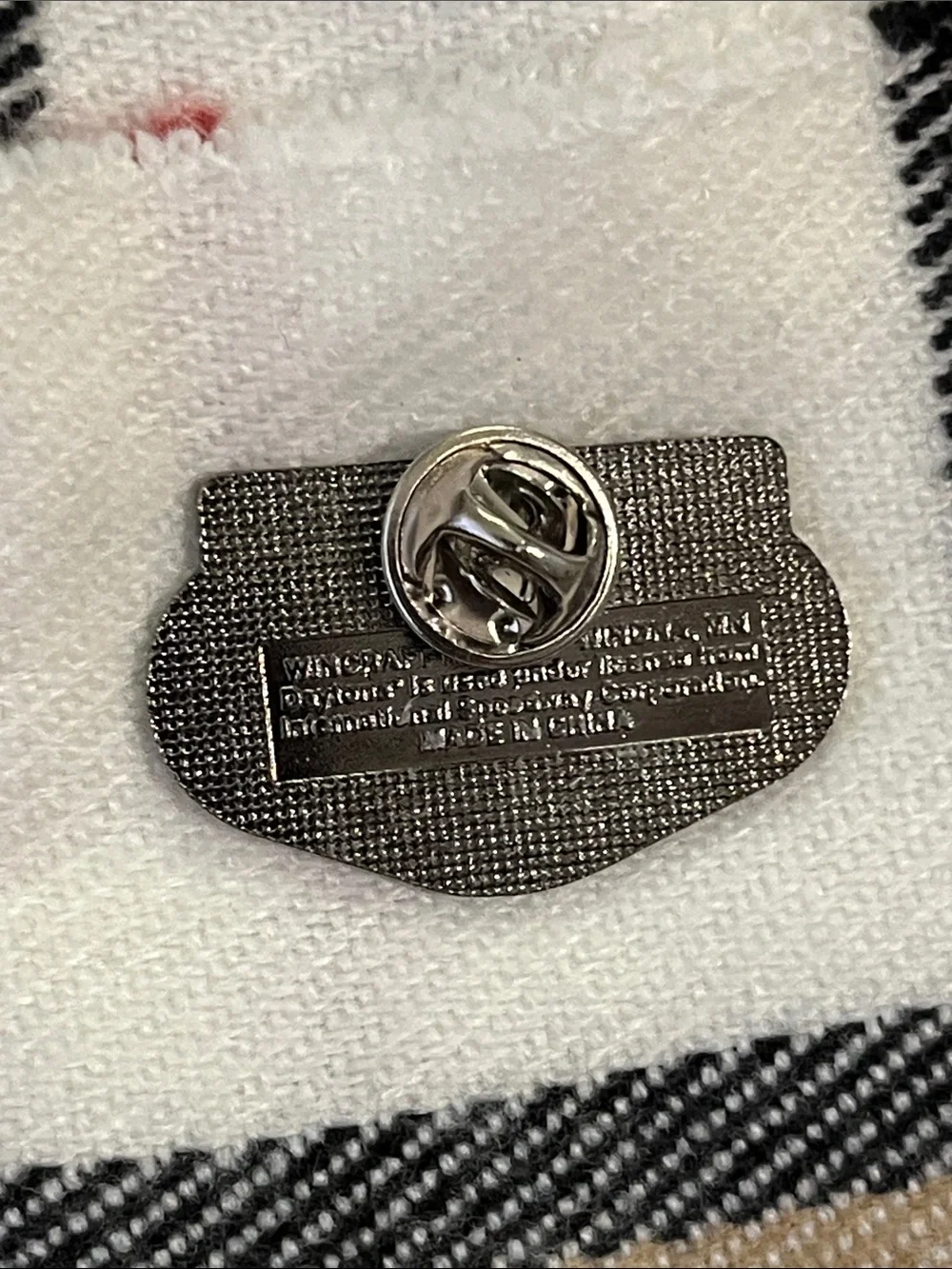 2008 Nascar Coke Zero 400 Red Black White Enamel Pin
